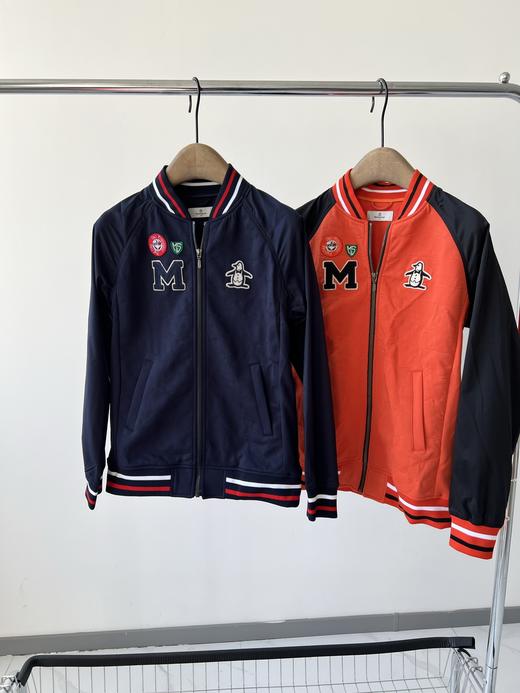 25新款，小企鹅🐧棒球服外套，精致的小短款，胸前贴布绣设计，减龄而又不失品味，基础的棒球服款，超级百搭！撞色设计，使春天更有活力💖！ 商品图0