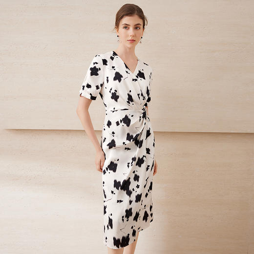 EITIE爱特爱优雅新中式墨染诗意收腰显瘦气质连衣裙2025夏季新款B2507674 商品图3