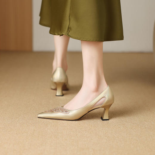 【预售5天】法式水钻配网纱精致仙女风尖头高跟单鞋MLS&A1025 商品图1