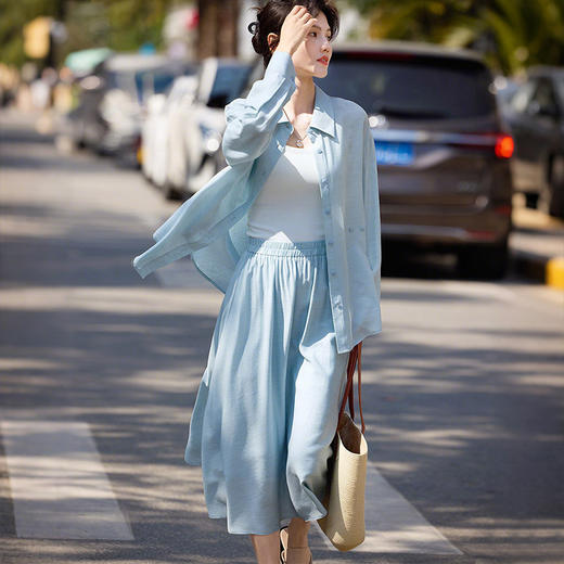【专属特价】熙世界蓝色长袖防晒衬衫女薄款夏季户外穿搭宽松衬衣半身裙两件套 商品图2