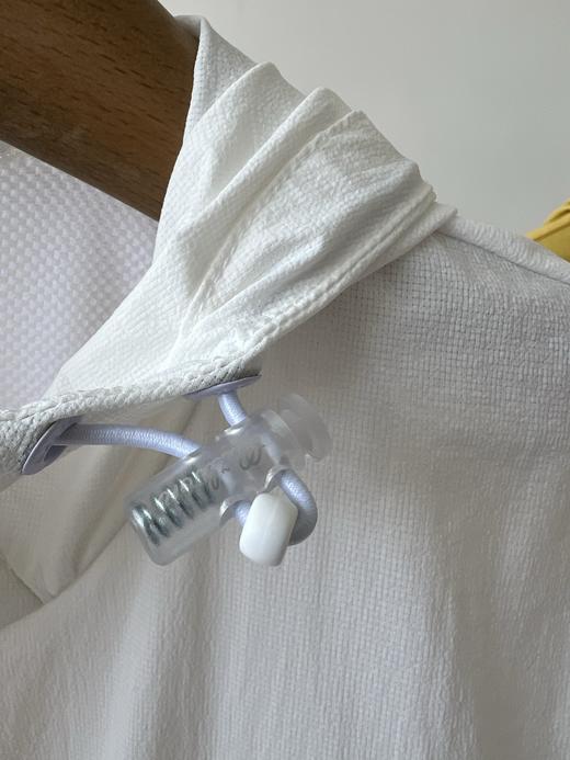 MB家纯原单防晒衣，绝非某宝的仿货，接受任何形式的对比🆚！韩国🇰🇷客供凉感面料，面料自带透气孔，超级舒服，高级感满满，可以更方便携带，立体印花，品质感极强！绝对是夏天防晒和空调房的必备单品！ 商品图4