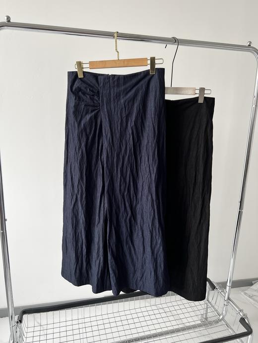 原单裤子，超级有设计感，有调性的一款裤子，韩国🇰🇷客供面料，有点微皱感，大阔腿裤，显瘦遮肉！ 商品图0