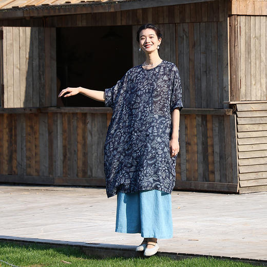 绽放243朵/繁花连衣裙砂洗苎麻蓝花连身蝙蝠袖一字领印花中袖裙子 商品图1