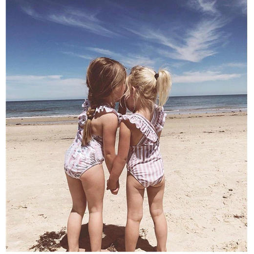 送泳帽！【宝宝条纹飞袖设计，ins风连体泳装】儿童泳衣女 宝宝条纹飞袖游泳衣 女童连体ins 韩国婴儿女孩可爱泳装-QQ 商品图2