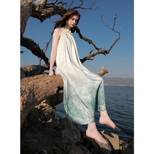 三彩2025夏季新款晕染挂脖裙木耳边连衣裙宽松长裙度假M 商品图1