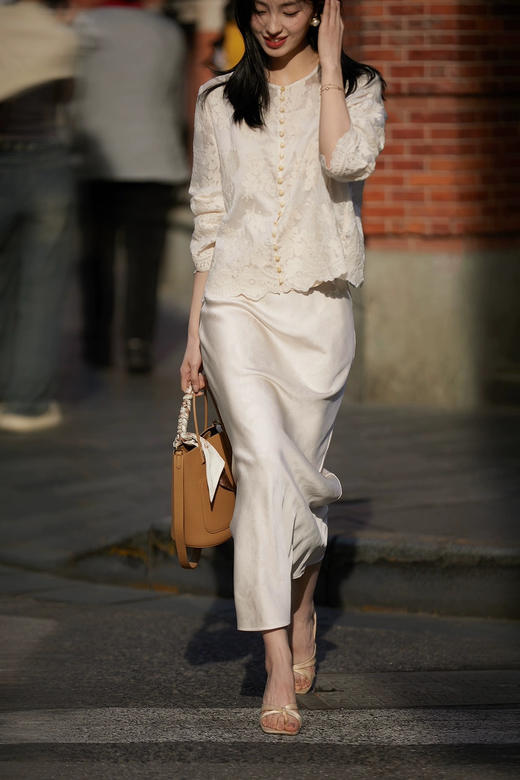 【下单后7天发货】ORIGNAL&CO 繁华刺绣天丝上衣三件套 商品图2