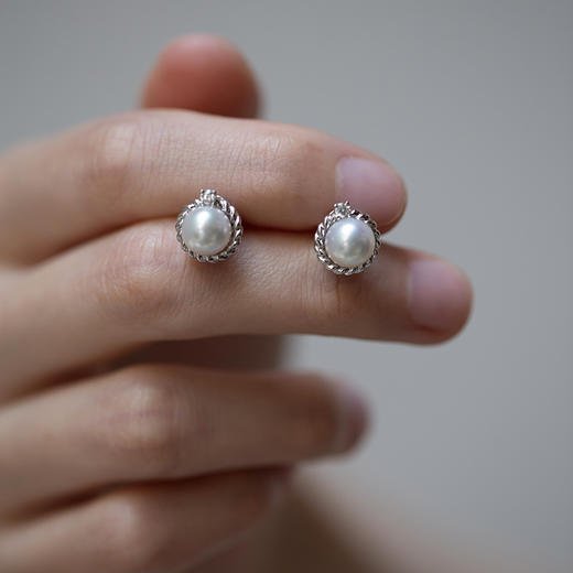 「纯一」18K白珍珠钻耳钉 商品图1