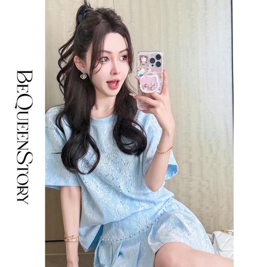 余潇潇【海蓝记忆】精致蕾丝花纹宽松落肩T恤&育克倒褶短裙套装新款 商品图3