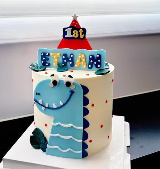 【臻品系列】---半翻糖【蓝色恐龙】送男孩生日蛋糕 商品图0