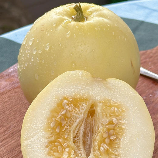 【京东包邮】山东小蜜蜂甜瓜 蜜罐蜜瓜 3斤/4.5彩箱装 商品图1