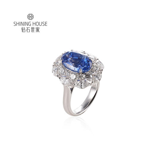 【蓝宝石戒指】钻石世家 18K金蓝宝石镶钻戒指 高级设计珠宝系列 每一颗宝石都是大自然的宝物 深邃浓郁的幽兰光芒 丝绒静谧的高雅之美 商品图0