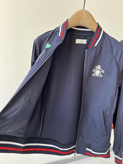 25新款，小企鹅🐧棒球服外套，精致的小短款，胸前贴布绣设计，减龄而又不失品味，基础的棒球服款，超级百搭！撞色设计，使春天更有活力💖！ 商品图7