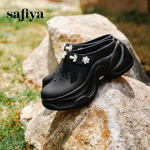 预售|Safiya/索菲娅2025时尚珍珠水钻松糕厚底外穿包头休闲洞洞拖鞋SFD2110404 商品图7