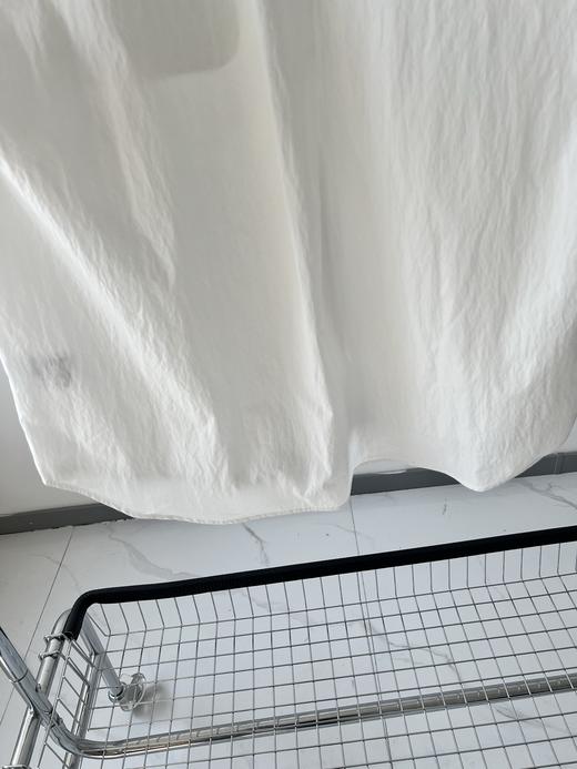 25春款原单衬衫，面料质感超级好，棉质，微皱，高级感满满，简单的大气的微阔版型，既可以单穿，又可以做外搭穿，怎么搭都不会出错！帅气有范！ 商品图6