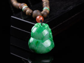 XY0259沉香+飘绿翡翠立体葫芦挂件