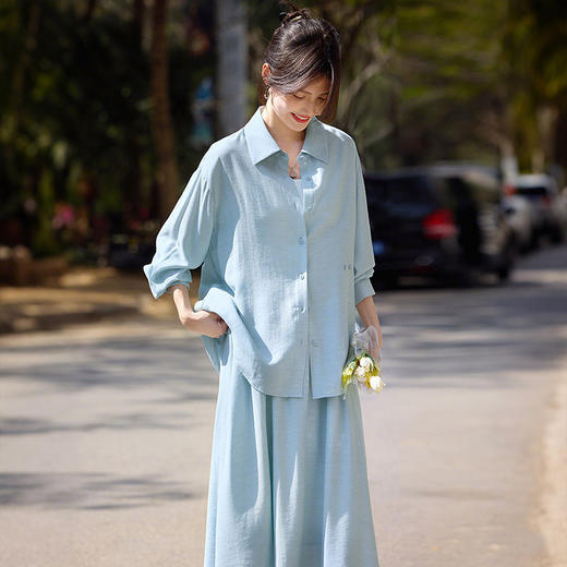 【专属特价】熙世界蓝色长袖防晒衬衫女薄款夏季户外穿搭宽松衬衣半身裙两件套 商品图4