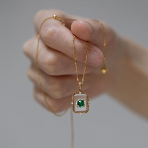 「净己明窗」18K黄祖母绿钻项链 商品图1