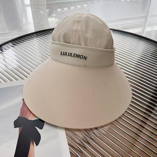 原单正品 lululemon 可拆卸运动防晒帽小姐姐户外活动必备单品～
颜色：黑色灰色米白卡其 商品图6