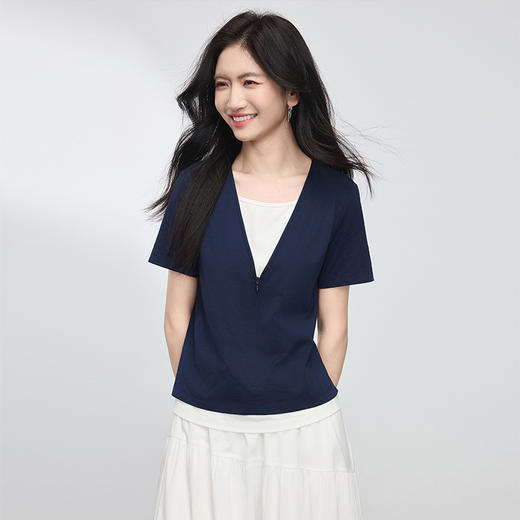 【专属特价】熙世界设计感拉链撞色V领假两件T恤短袖休闲体恤上衣女2025夏新款 商品图3