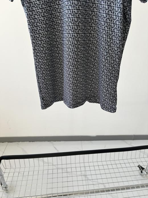 25新款LYN X半高领打底衫，韩国🇰🇷客供面料，有弹力，有质感，洋气显瘦的印花面料，胸前立体LOGO彰显品质，肩部拼接设计！ 商品图2