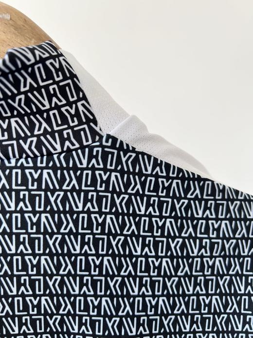 25新款LYN X半高领打底衫，韩国🇰🇷客供面料，有弹力，有质感，洋气显瘦的印花面料，胸前立体LOGO彰显品质，肩部拼接设计！ 商品图8