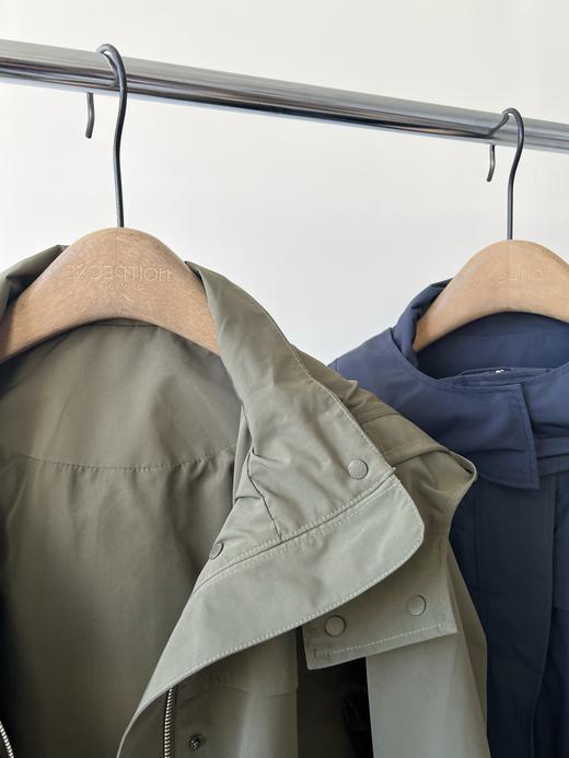 哈家原单冲锋衣外套，三防面料，超有质感，面料具有防水，高透性能，日常通勤或者户外运动都是不错的选择，超级百搭的一款，高个子和小个子都很友好，收腰设计，既可以做工装风，细节品质超级赞👍！推荐必入款！ 商品图8