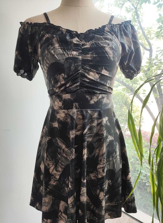 Y023模杯一体吊带泳裙 商品图0