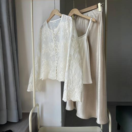 【繁华刺绣天丝上衣三件套】下摆波浪设计 优选天丝面料 重工花朵刺绣 商品图6