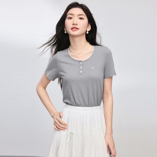 【专属特价】熙世界长绒棉黑色正肩T恤短袖女2025夏季新款蕾丝边圆领体恤上衣 商品图3