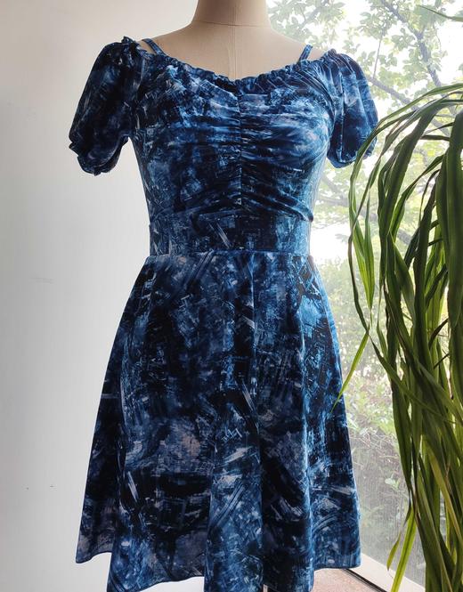 Y023模杯一体吊带泳裙 商品图3