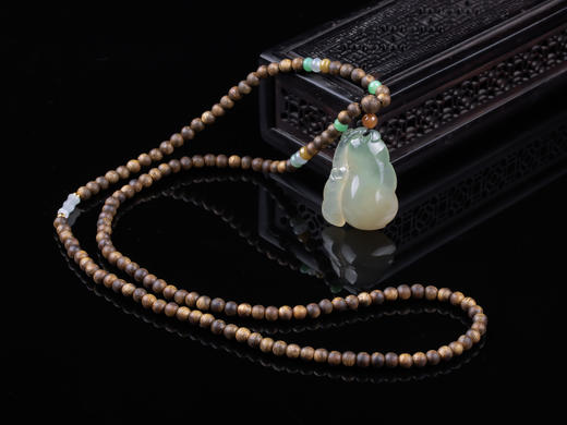 XY0253沉香+冰黄翡翠福瓜挂件 商品图6