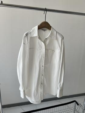 25春款原单衬衫，面料质感超级好，棉质，微皱，高级感满满，简单的大气的微阔版型，既可以单穿，又可以做外搭穿，怎么搭都不会出错！帅气有范！