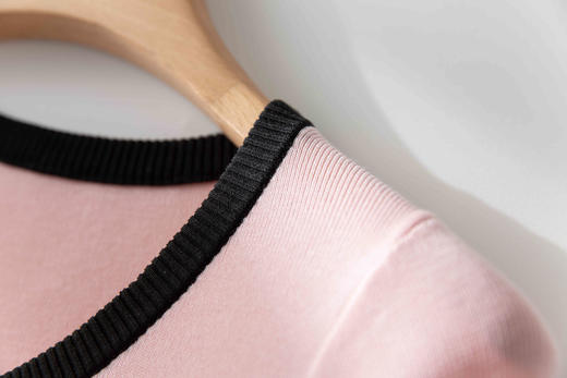 【下架】臣禾	【养肤撞色T恤】圆领短袖休闲上衣	JZ252050275 商品图4