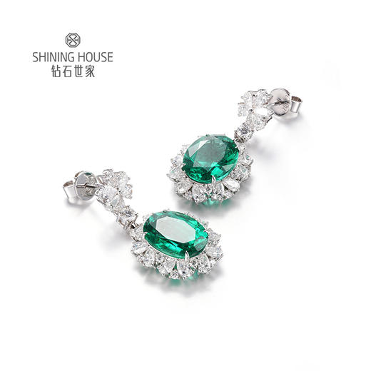 【祖母绿耳饰】钻石世家 18K金祖母绿镶钻耳饰  高级设计珠宝系列 祖母绿 拥有美丽的翠绿色 象征着幸运、幸福和万物盎然的生命力 商品图0