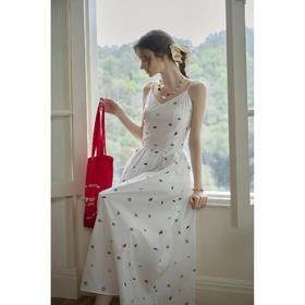 SimpleRetro法式彩色刺绣吊带连衣裙女显瘦度假风长裙