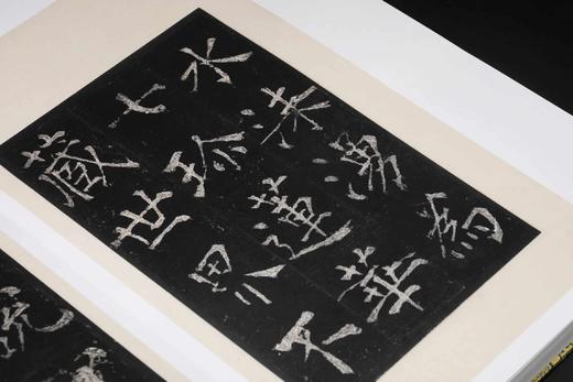 “嘉树堂藏善本碑帖丛刊”五种：《争座位帖》《荐季直表》《礼器碑》《三老碑》《沂州普照寺碑（全两册）》，8开，经折装，陈郁编，西泠印社出版社2025年一版一印 商品图12