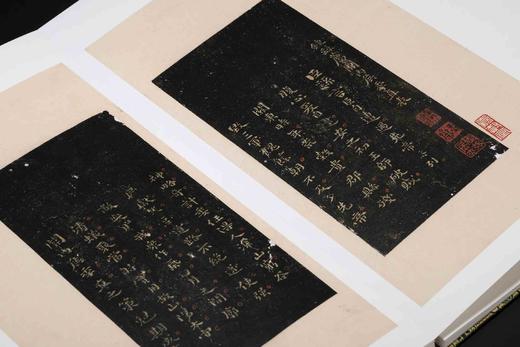 “嘉树堂藏善本碑帖丛刊”五种：《争座位帖》《荐季直表》《礼器碑》《三老碑》《沂州普照寺碑（全两册）》，8开，经折装，陈郁编，西泠印社出版社2025年一版一印 商品图5