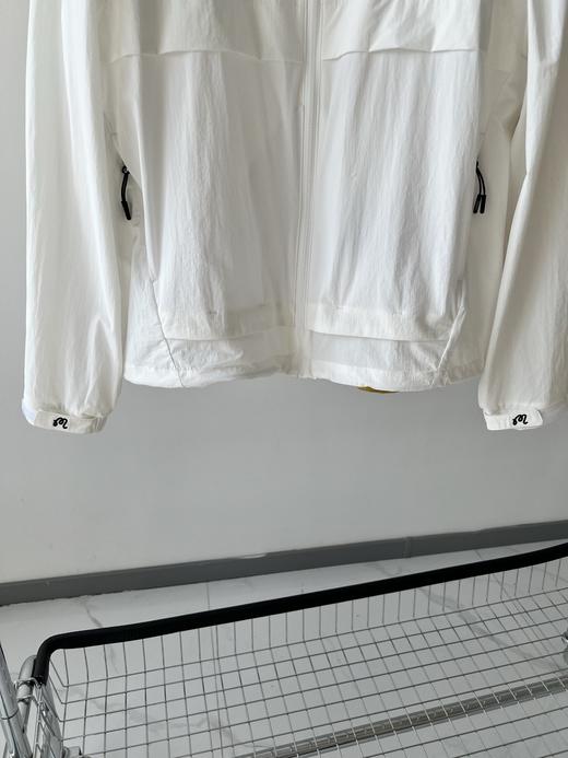 MB家纯原单防晒衣，绝非某宝的仿货，接受任何形式的对比🆚！韩国🇰🇷客供凉感面料，面料自带透气孔，超级舒服，高级感满满，可以更方便携带，立体印花，品质感极强！绝对是夏天防晒和空调房的必备单品！ 商品图2