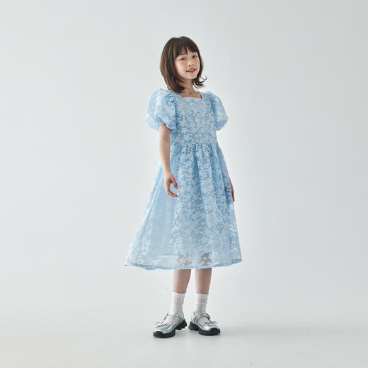 棵初2025夏季新款亲子中大女童泡泡袖花型连衣裙蓝色碎花裙 商品图2