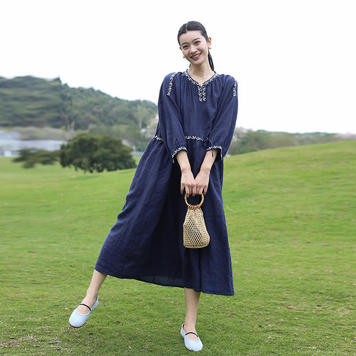 绽放旅行女装159朵/亚麻绣花半开襟抽绳收腰显瘦大摆圆立领连衣裙 商品图1