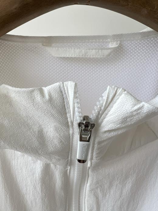 MB家纯原单防晒衣，绝非某宝的仿货，接受任何形式的对比🆚！韩国🇰🇷客供凉感面料，面料自带透气孔，超级舒服，高级感满满，可以更方便携带，立体印花，品质感极强！绝对是夏天防晒和空调房的必备单品！ 商品图3