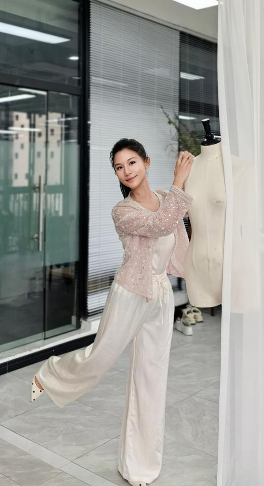 逸红颜明月优选#爆闪的新中式外套​​「洛花神」重磅高定系列，非遗亮片钉珠工艺，美得移不开眼～ 商品图4