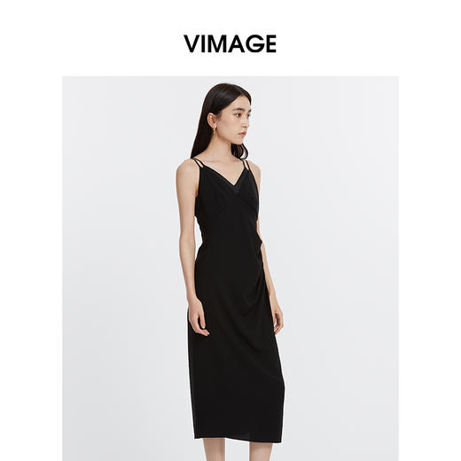 VIMAGE纬漫纪性感简约V领开叉修身黑色显瘦吊带连衣裙秋季新款V2077607 商品图1