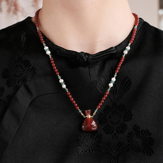 MELI&MOLI |红玛瑙小号福袋吊坠珍珠绿莹点缀红玛瑙项链—五行之火 商品图0