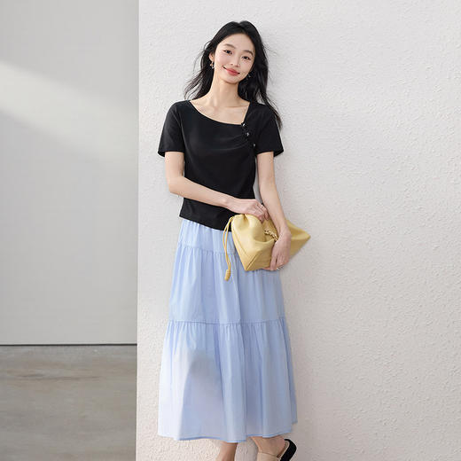 【专属特价】熙世界不规则方领短袖黑色T恤女夏季新款设计感立体花朵显瘦上衣 商品图3