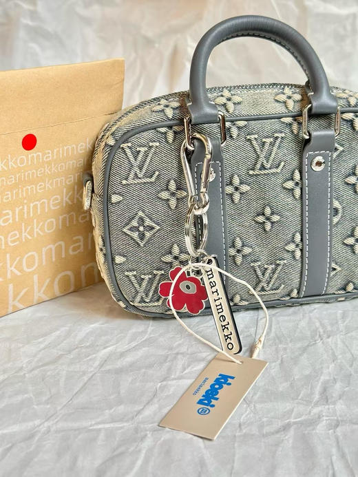 原单正品 Marimekko2025早春新金属白色钥匙扣
独立包装！
可以作为钥匙扣、包挂、车挂、服装装饰挂件！
每一款颜色都很夏天！
四个色，官网450 商品图9