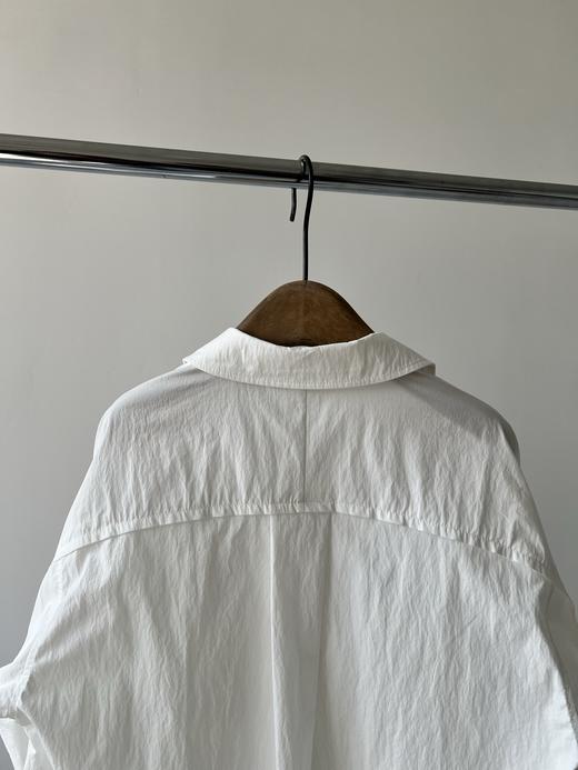 25春款原单衬衫，面料质感超级好，棉质，微皱，高级感满满，简单的大气的微阔版型，既可以单穿，又可以做外搭穿，怎么搭都不会出错！帅气有范！ 商品图5