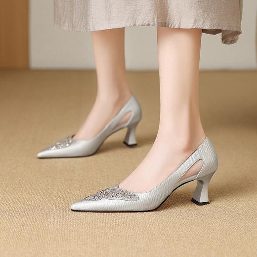 【预售5天】法式水钻配网纱精致仙女风尖头高跟单鞋MLS&A1025 商品图4