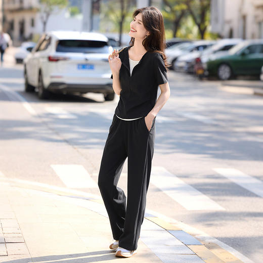 【专属特价】熙世界黑色休闲套装女2025夏新款设计感短袖T恤运动直筒裤两件套 商品图3