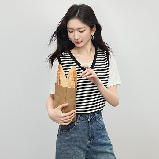 【周末秒杀】熙世界假两件短袖拼接条纹T恤女休闲宽松正肩显瘦上衣2025夏新款 商品图3